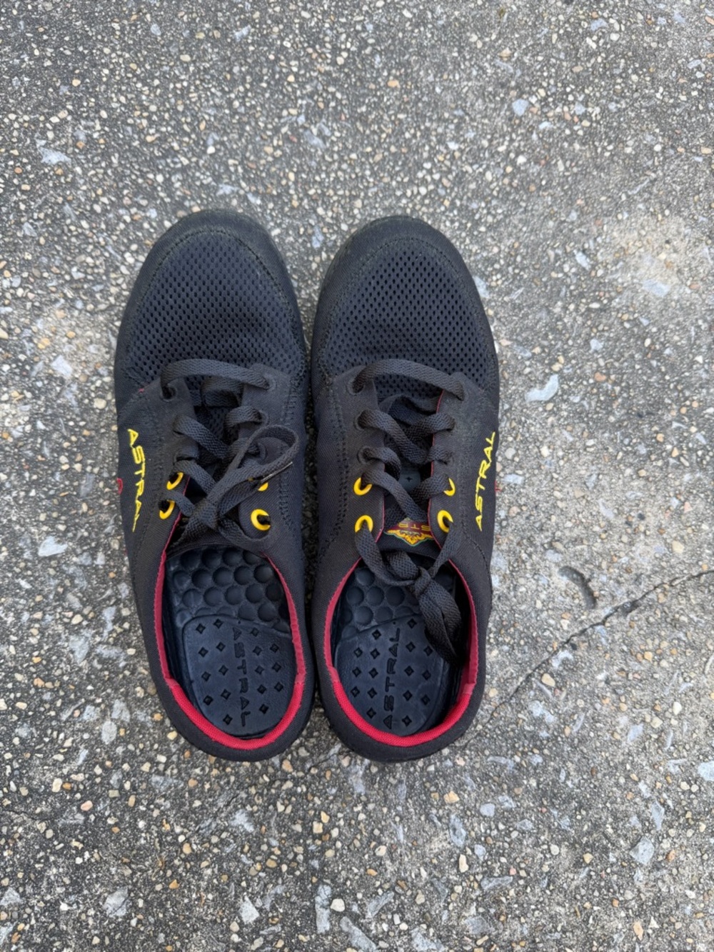 Astral Brewer Minimalist Water Shoes – Men’s Size 9 (Black/Yellow)